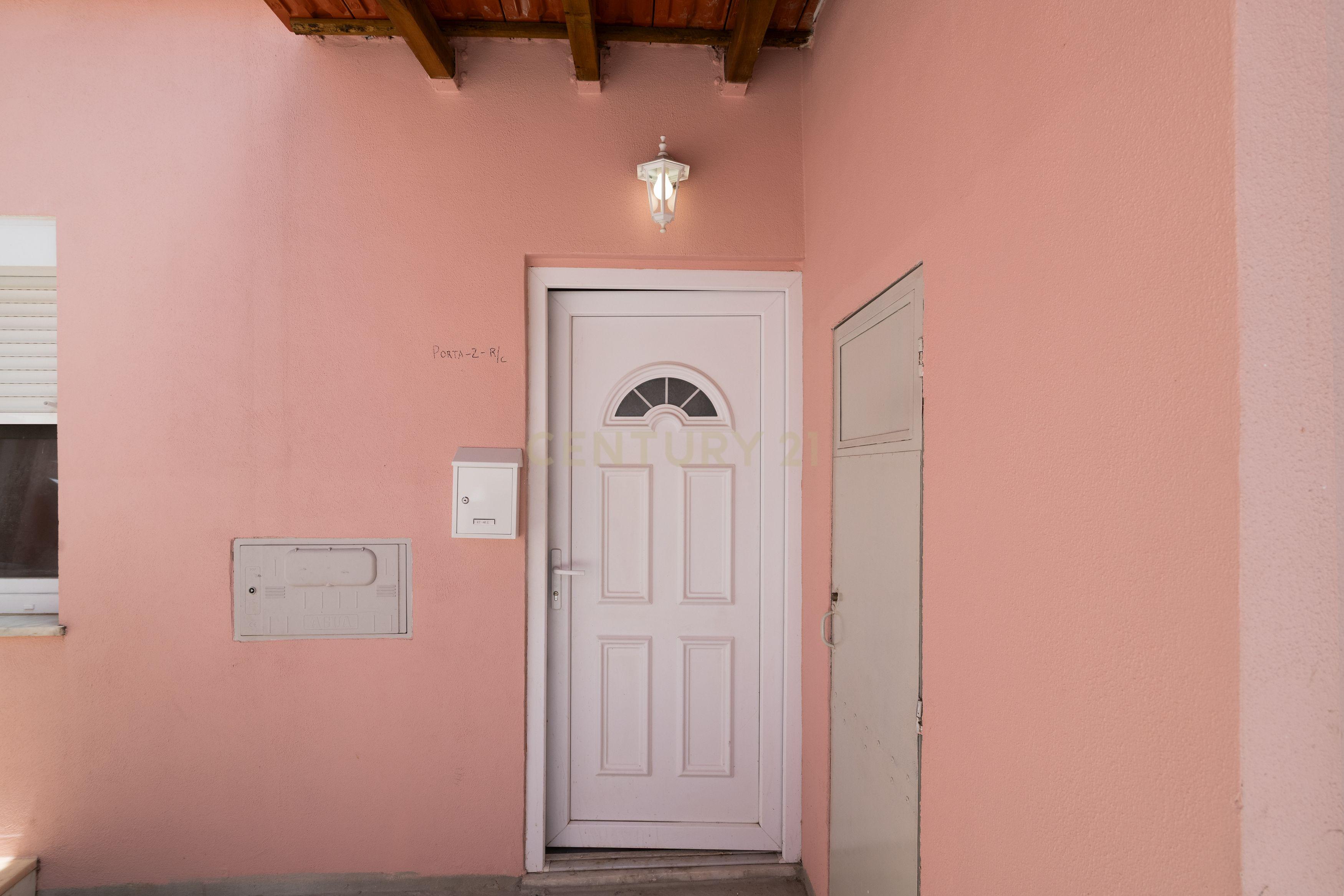 Fotografia 10 de Vila Imperdível: 13 Frações Renovadas  em Sacavém