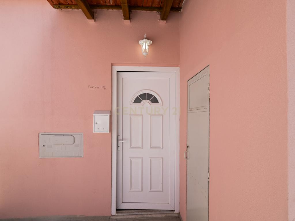 Vila Imperdível: 13 Frações Renovadas em Sacavém - Image 10