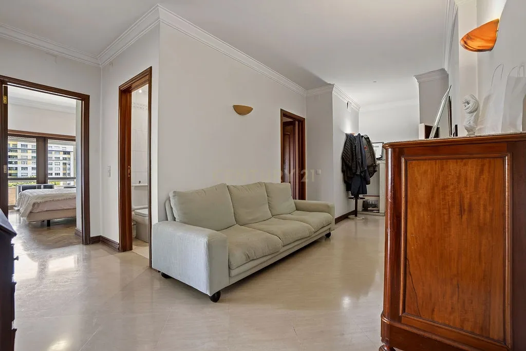 Apartamento Moderno em Campo Grande, Lisboa - 4 Quartos e Vista Panorâmica - Image 17