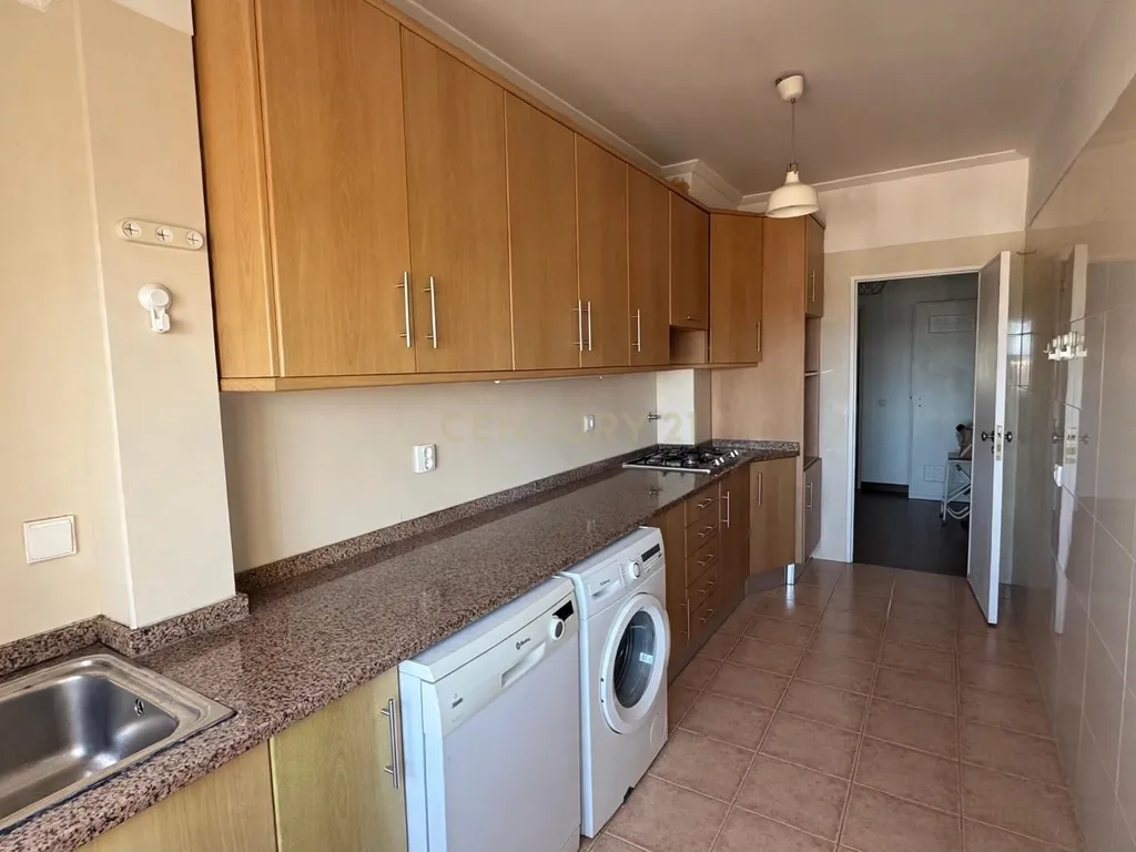 Apartamento T4 para Arrendamento | Mina de Água – Amadora - Image 4