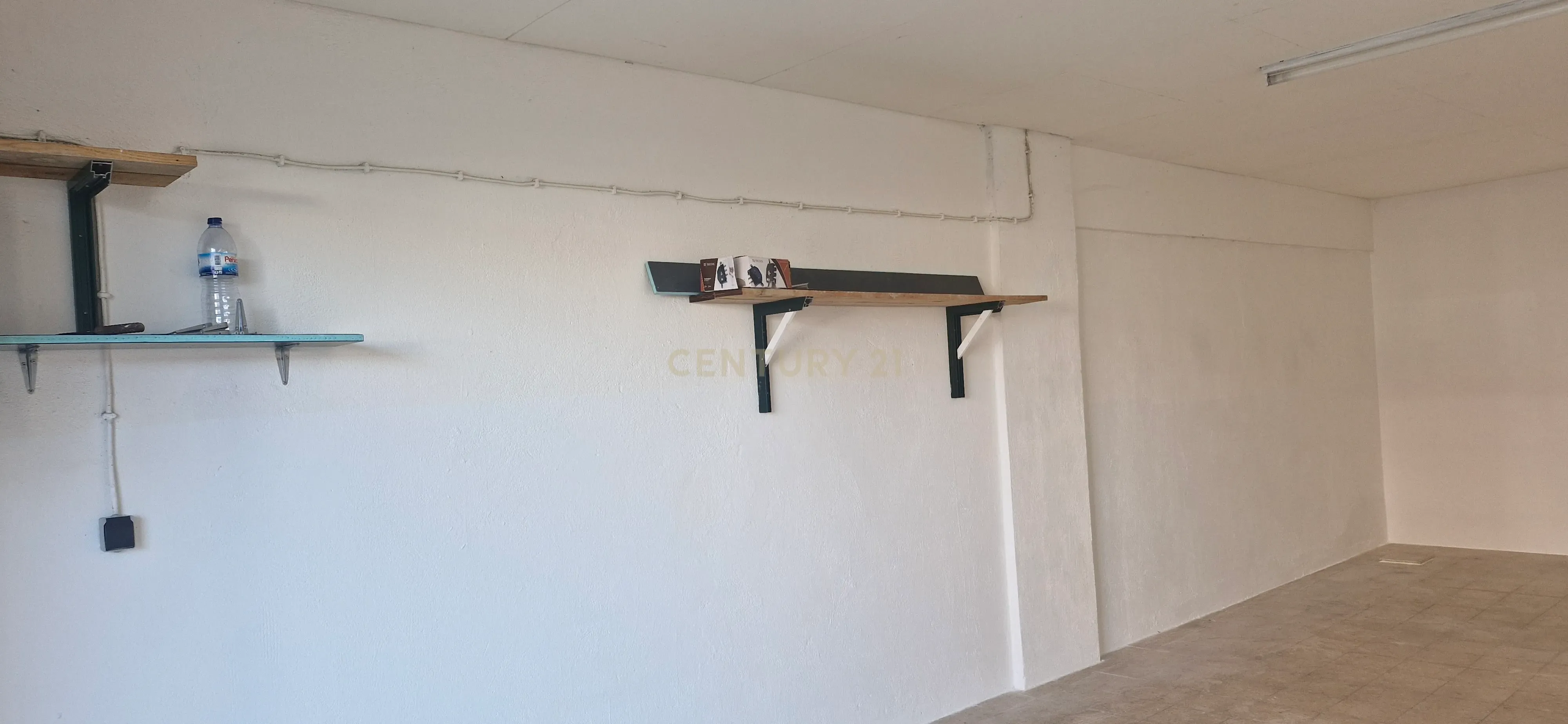 Fotografia 7 de Garagem ampla com acesso direto à rua em Mem Martins, Sintra
