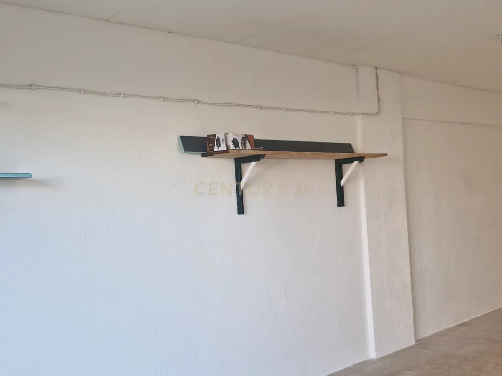 Garagem ampla com acesso direto à rua em Mem Martins, Sintra - Image 7