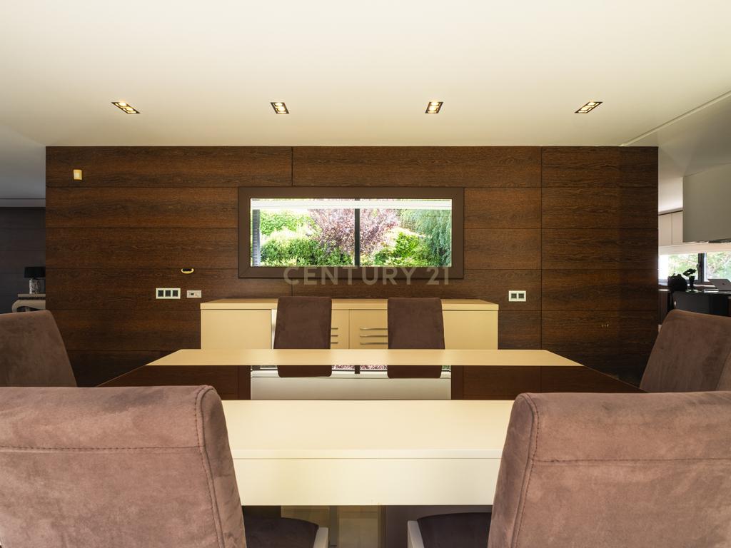 Luxuosa Moradia T4 com Piscina e Vista Panorâmica em Lousada - Image 20