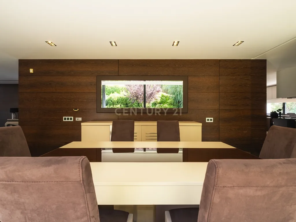 Luxuosa Moradia T4 com Piscina e Vista Panorâmica em Lousada - Image 20