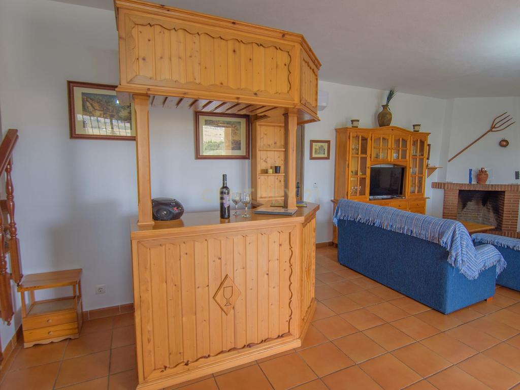 Uma propriedade rural rodeada pela natureza com uma casa de dois andares, piscina privada vedada e terraço para banhos de sol, licença turística, um olival produtivo, instalações para animais adaptáveis ​​e acesso pavimentado a apenas 10 minutos de Ronda. - Image 34