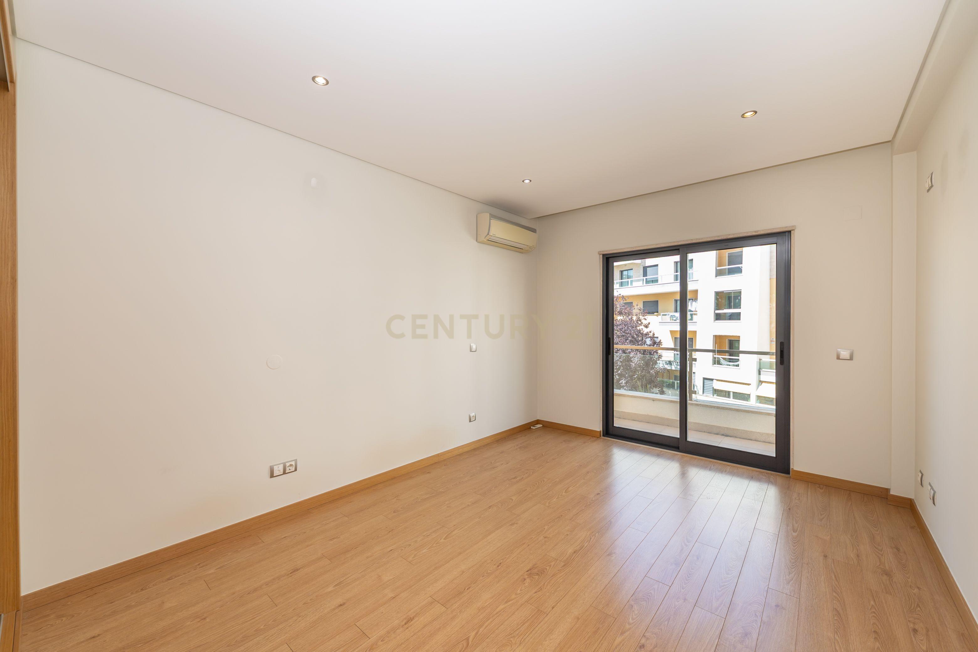 Apartamento T3 Com Box - Varandas Montijo - Image 21
