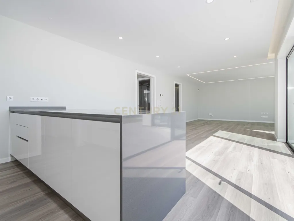 Moradia T4 Premium independente com Piscina (Nova Construção) / Barcarena - Image 41