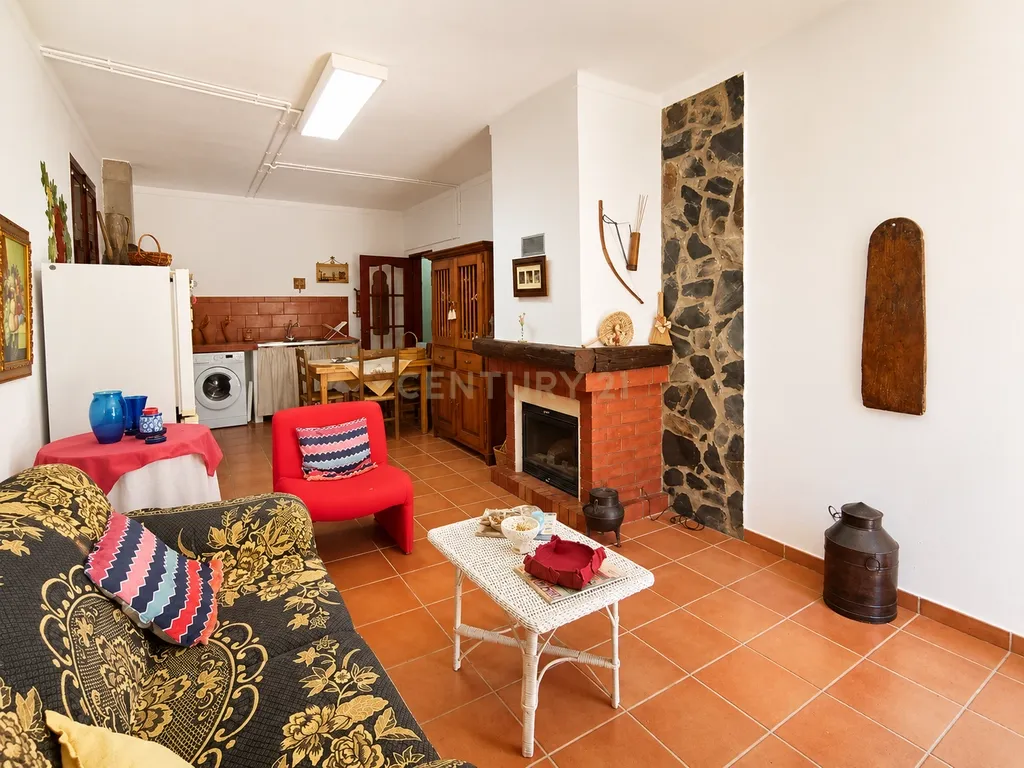 Oportunidade Única! Elegante Moradia + Apartamento T2 + Espaço + Funcionalidade = Qualidade de Vida. - Image 52