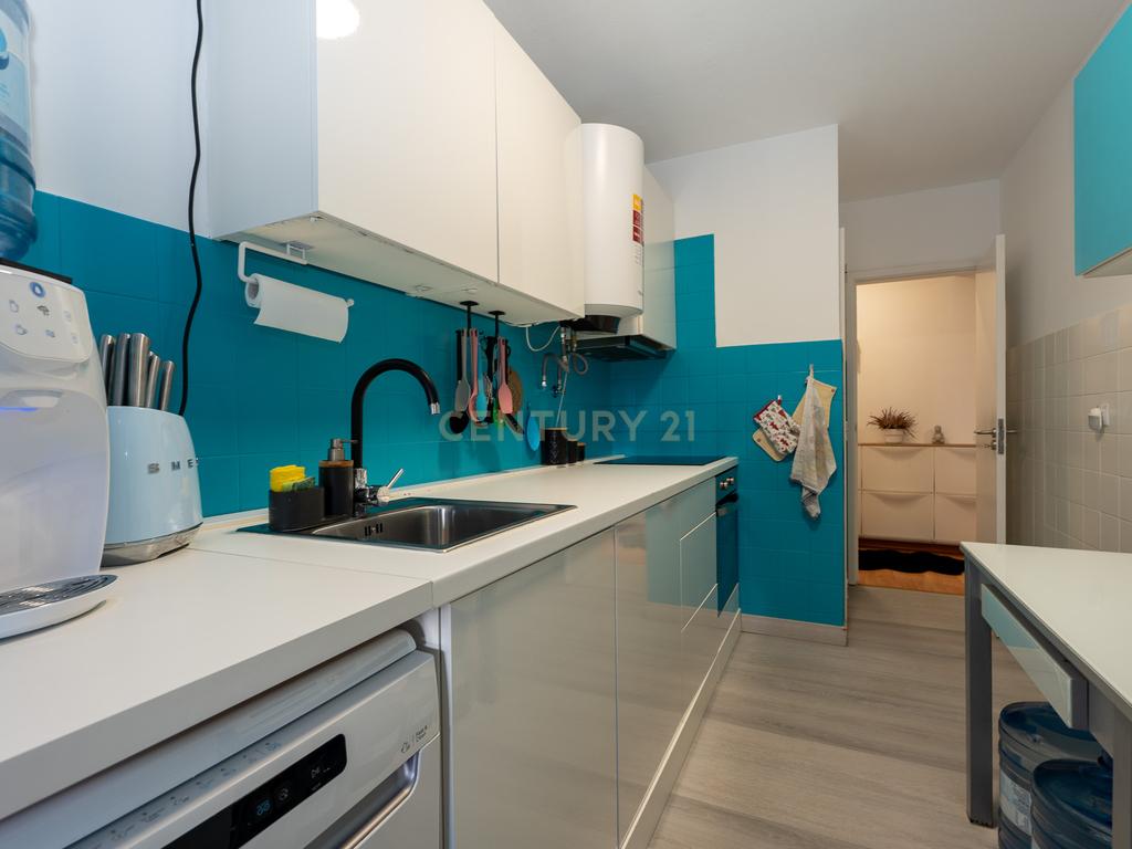 Apartamento de tipologia T4, com 2 WC e arrecadação localizado em Santo António dos Cavaleiros – Loures. - Image 7