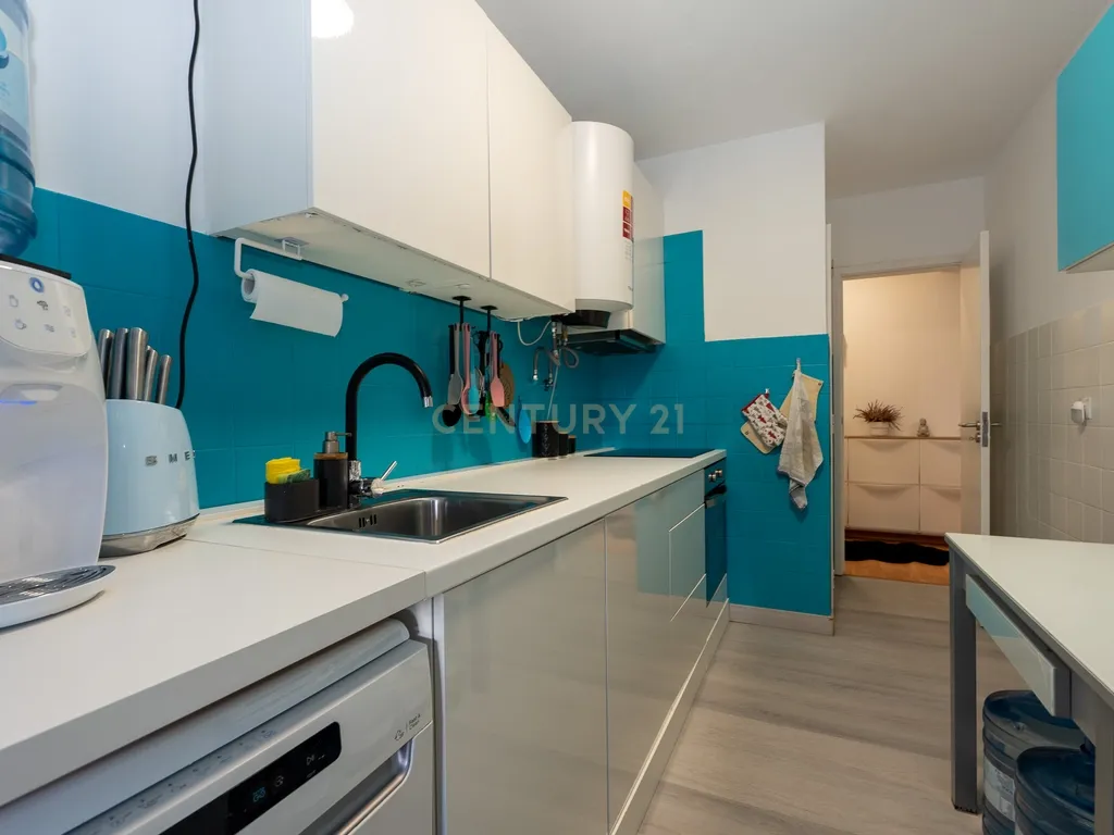 Apartamento de tipologia T4, com 2 WC e arrecadação localizado em Santo António dos Cavaleiros – Loures. - Image 7