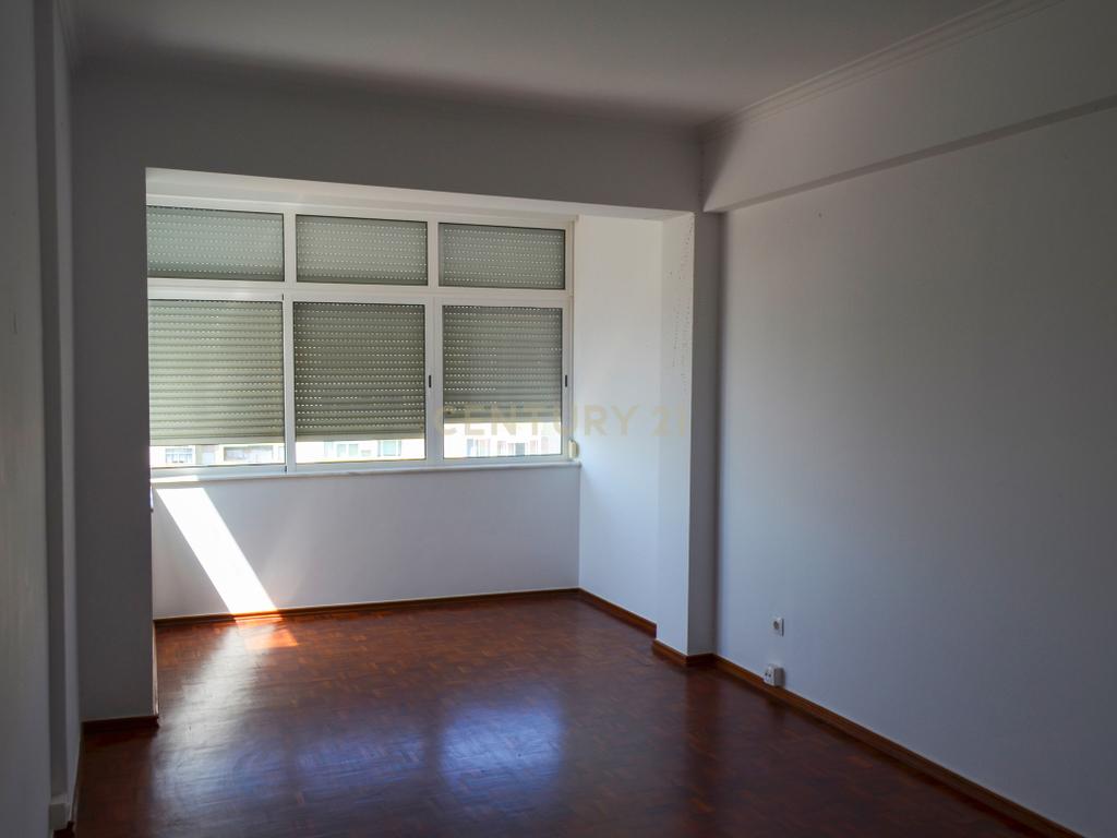 ✨ Apartamento T3* com Vista Mar e Rio em Oeiras ✨ - Image 13