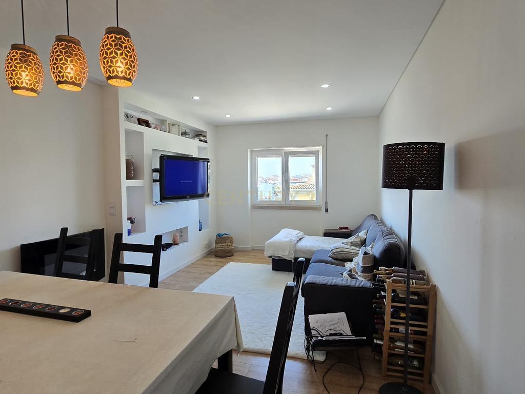 Apartamento T3 Totalmente Remodelado com Varanda e Arrecadação – Vistas Desafogadas - Image 13