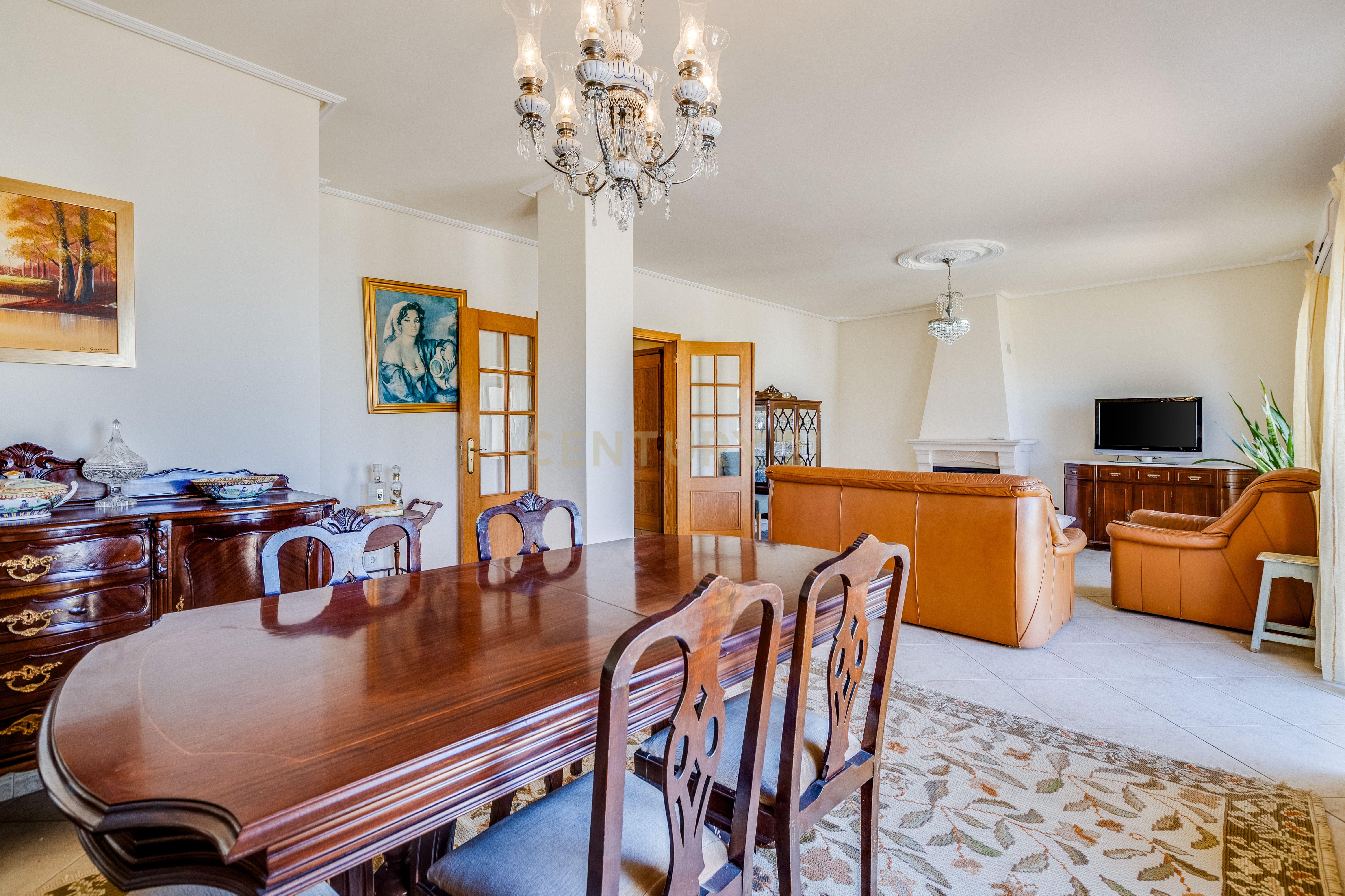Fotografia 7 de Dúplex T4 com 2 terraços, varandas e garagem – Baixa de Faro