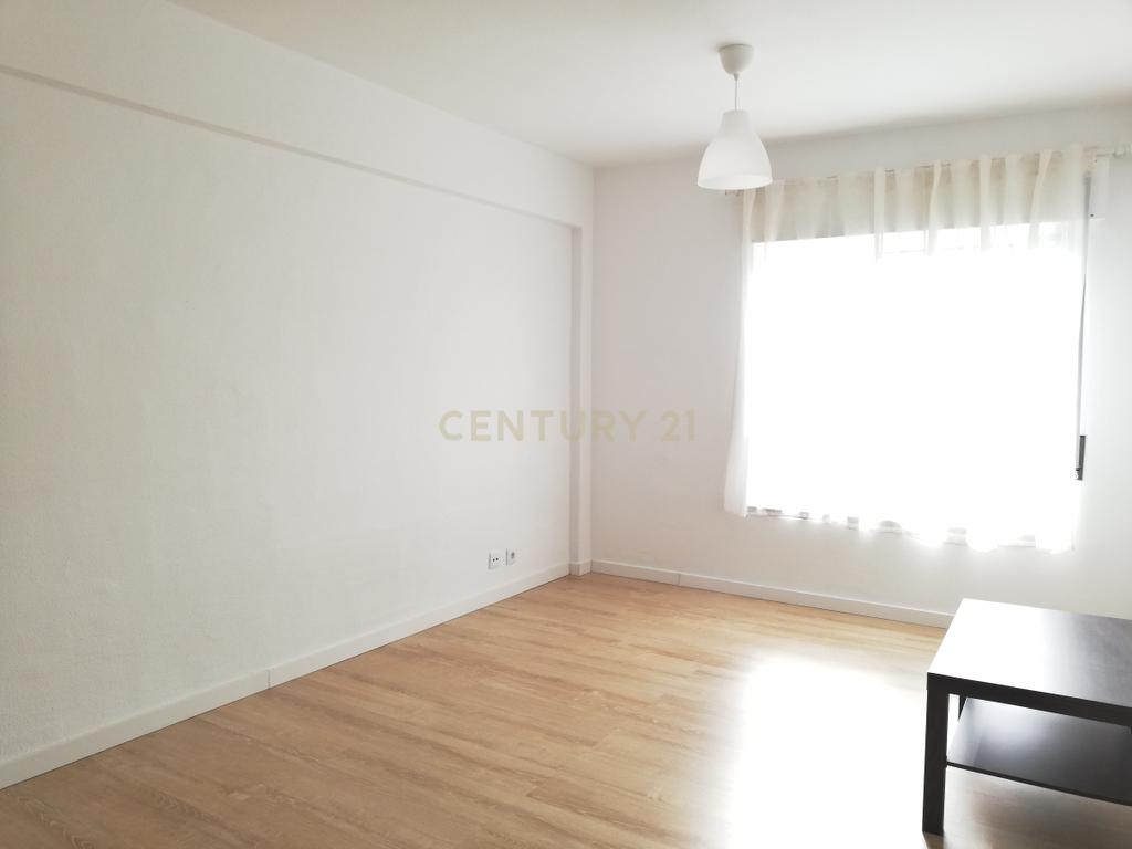 Apartamento T2 em Paço de Arcos para arrendar - Reservado - Image 2