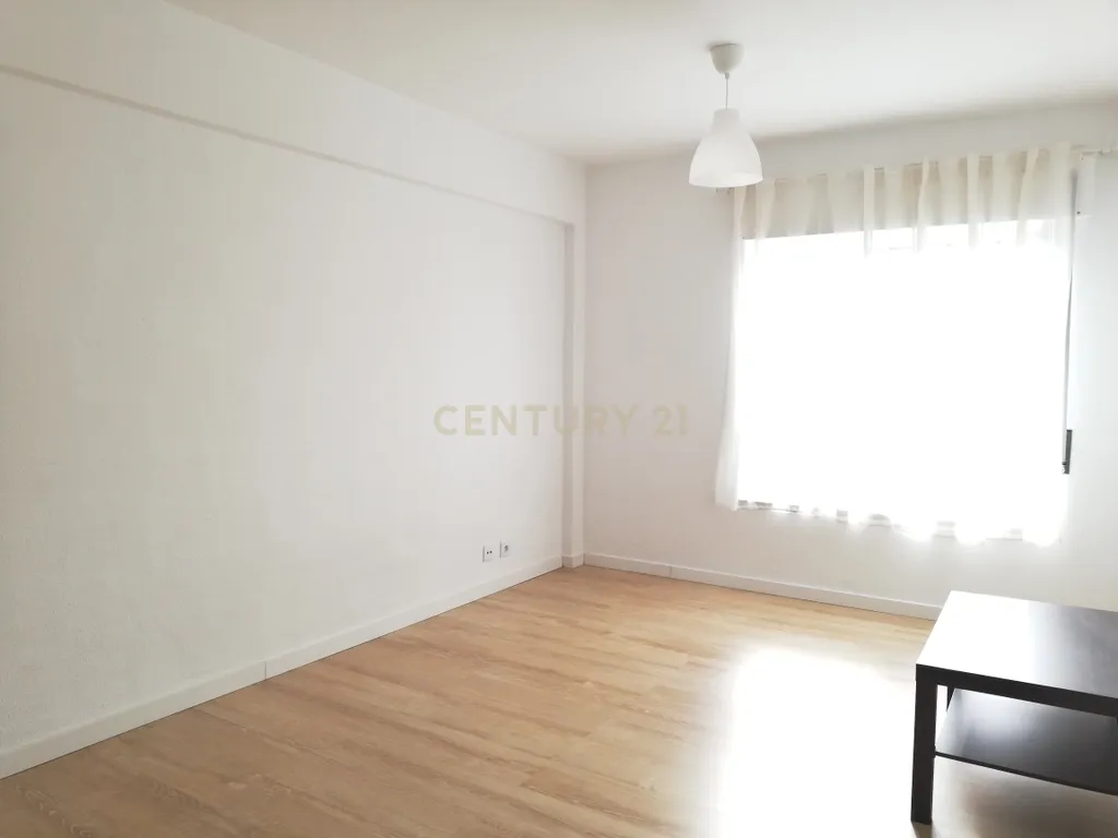 Apartamento T2 em Paço de Arcos para arrendar - Reservado - Image 2
