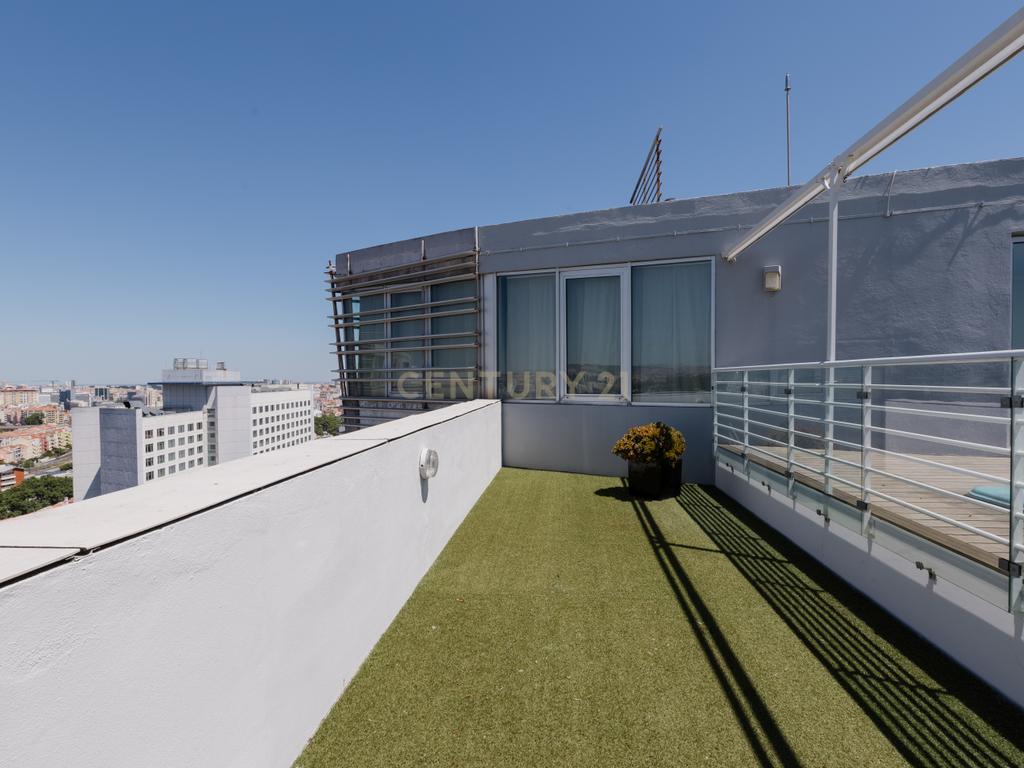 Penthouse com Vista Panorâmica sobre Lisboa e Monsanto | Campolide - Image 2