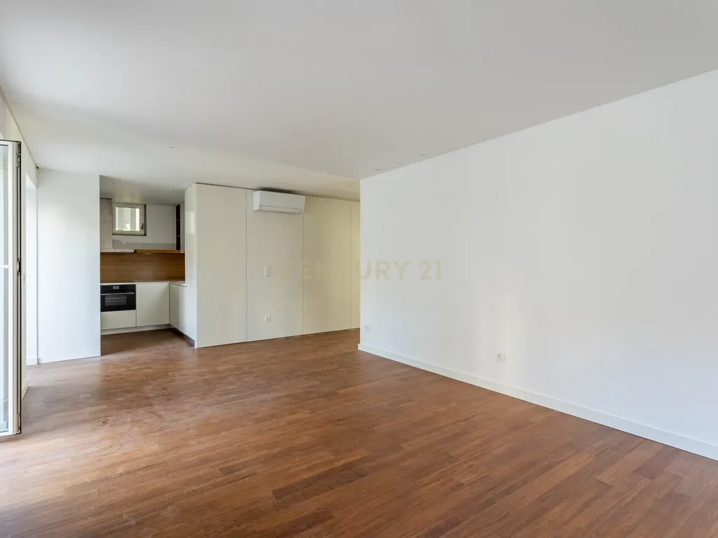 Apartamento T2 novo com varanda Rua Palmira Lisboa - Image 2