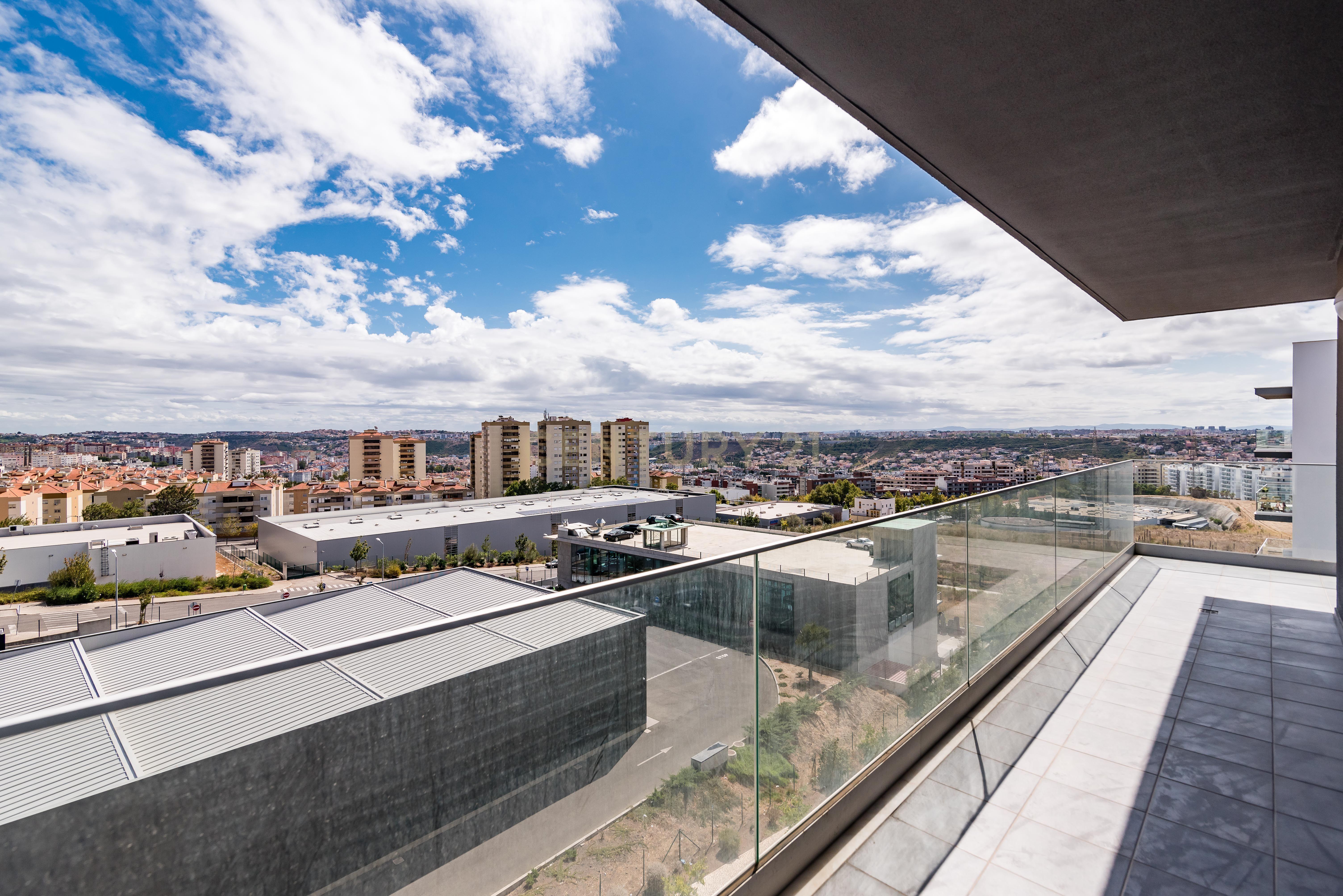 Luxuoso Apartamento T3 em Odivelas com Vista Panorâmica - Image 18