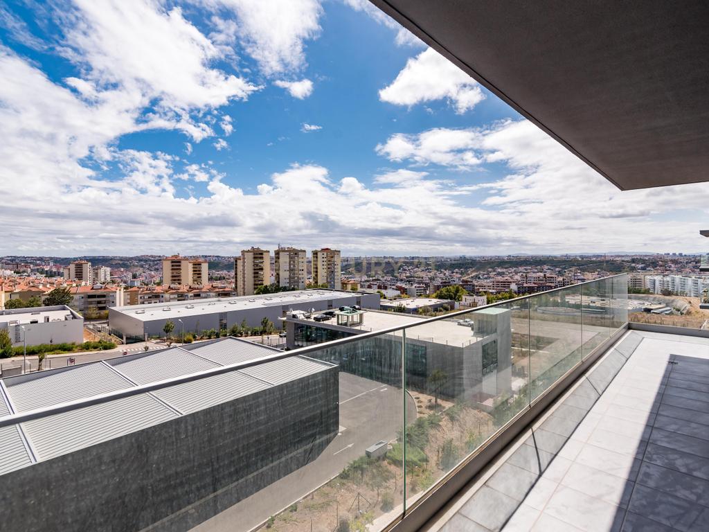 Luxuoso Apartamento T3 em Odivelas com Vista Panorâmica - Image 18