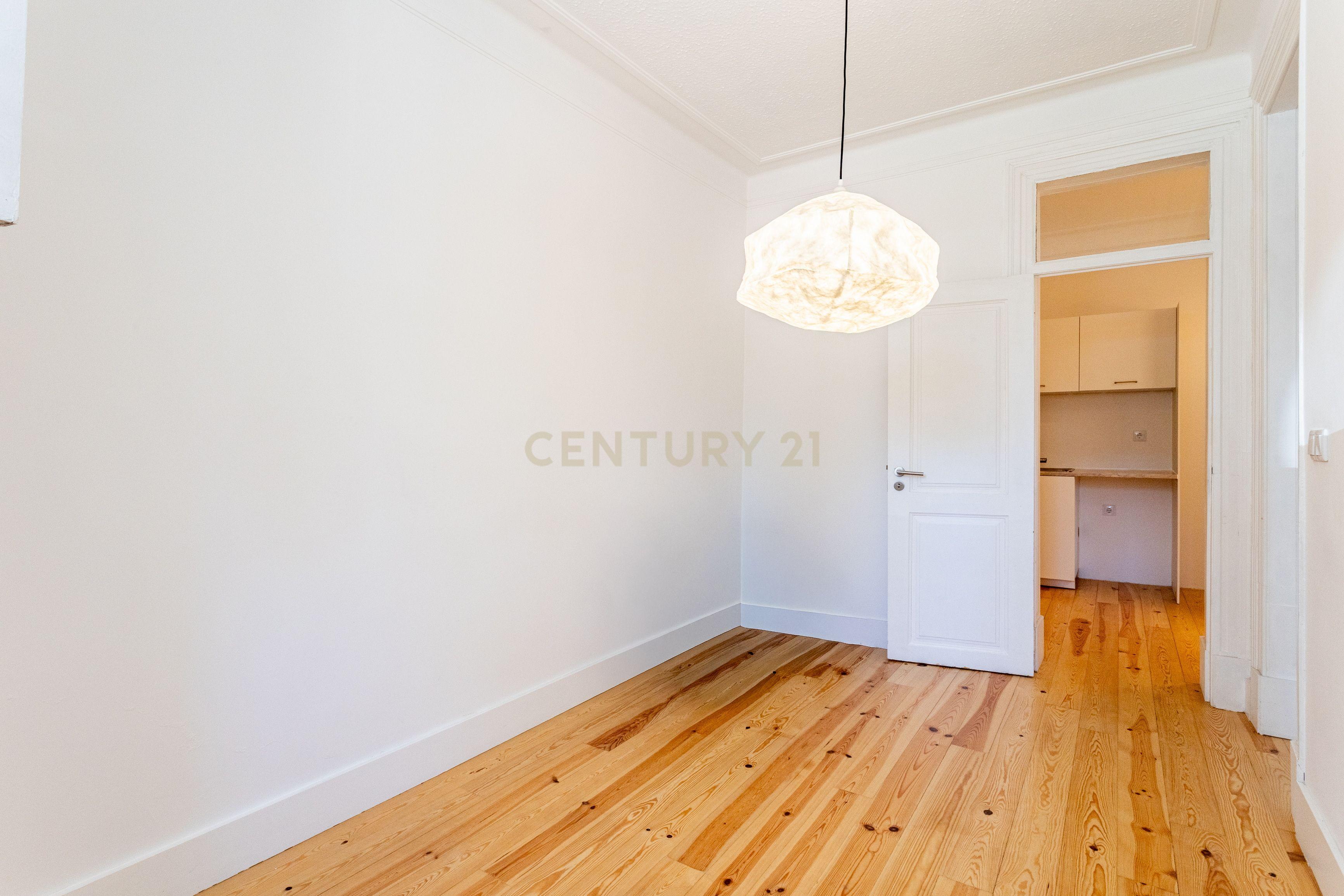 Apartamento T1 remodelado para arrendamento na Av. António Augusto Aguiar – pohled 2