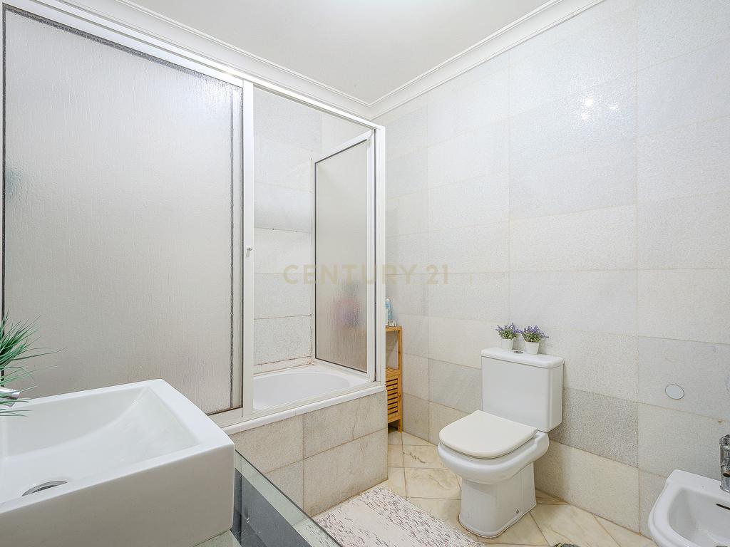 Moradia T2 com Garagem e Logradouro - Ferreiras, Albufeira - Image 29