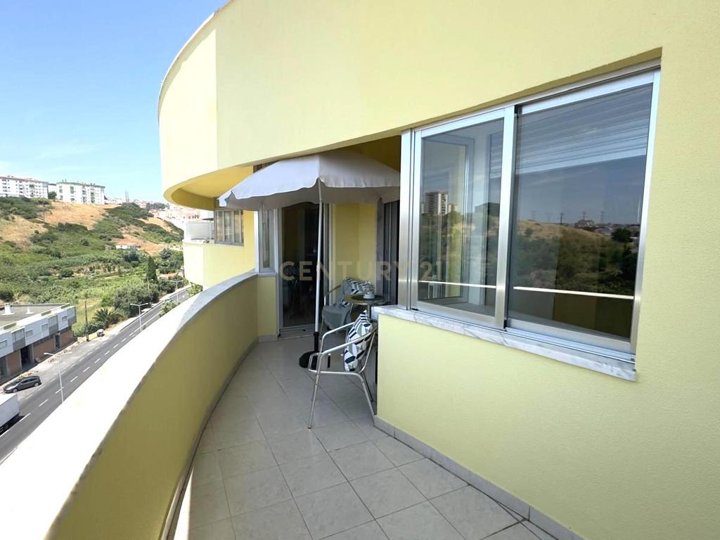 T4 em Odivelas com terraço e parqueamento - Image 29