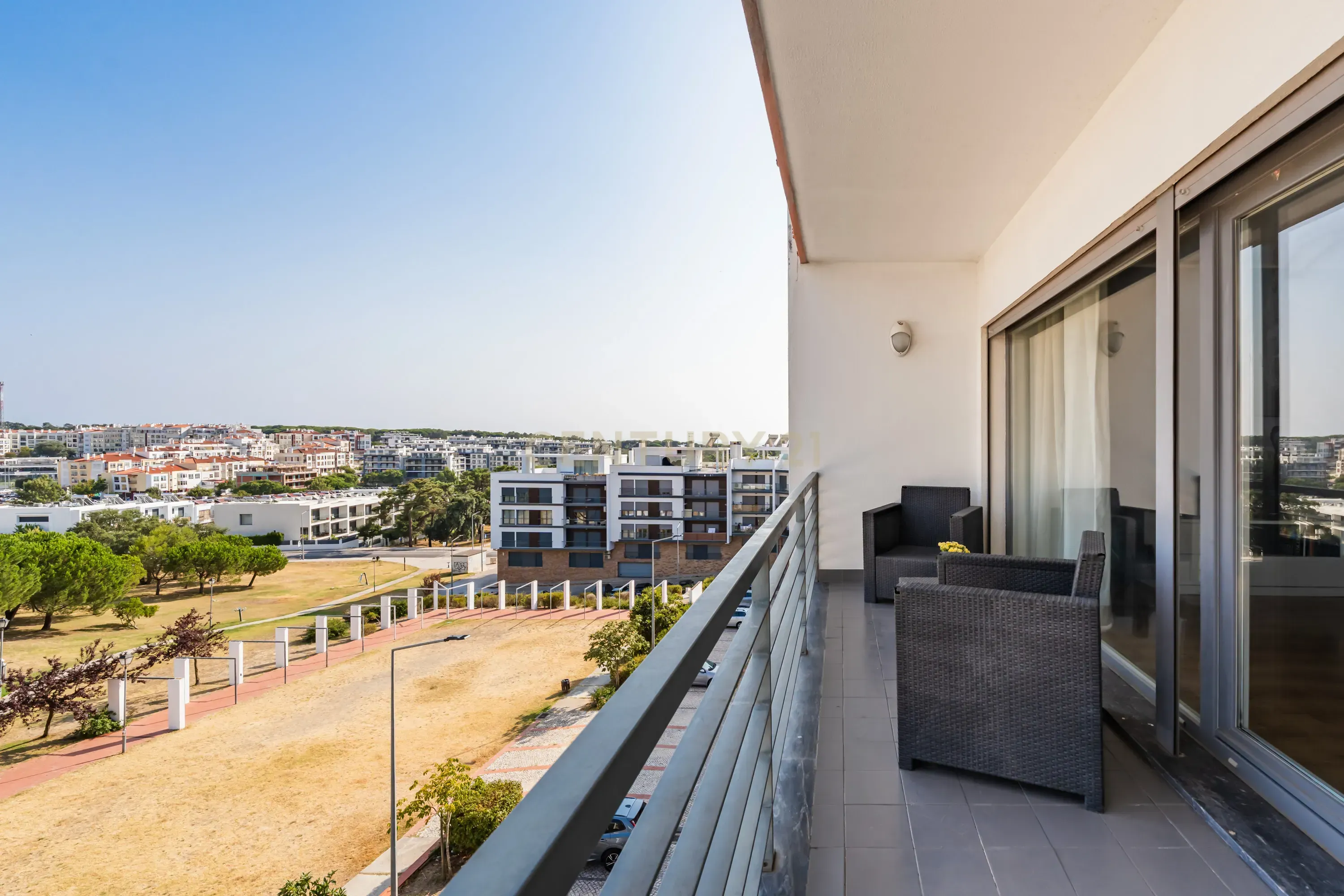 Fotografia 10 de T3 Exclusivo com 161 m², Vista Mar e Potencial para Duplex | Quinta de Santa Teresa