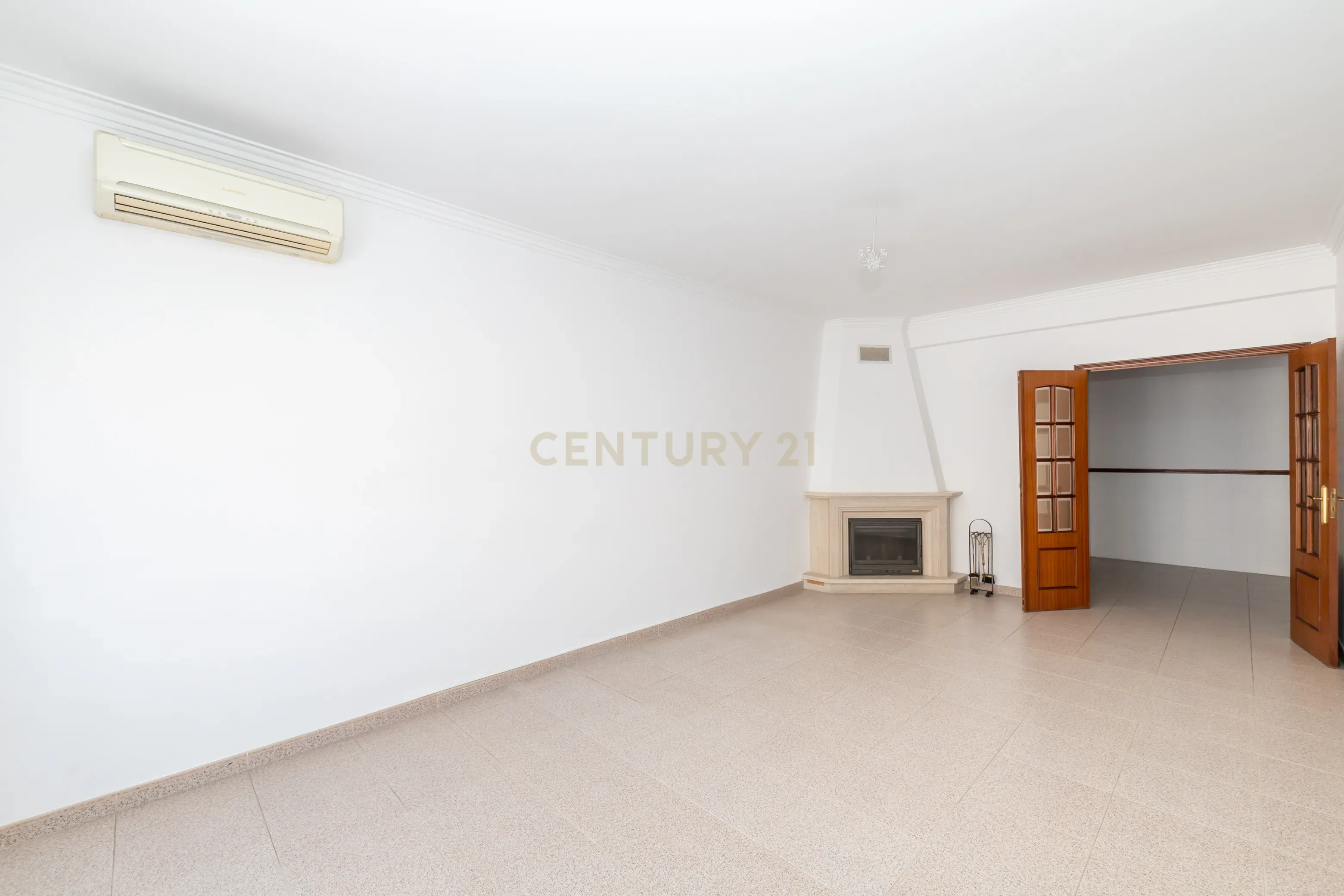 Apartamento T3 para arrendamento – Quinta da Marialva, Corroios - Image 5