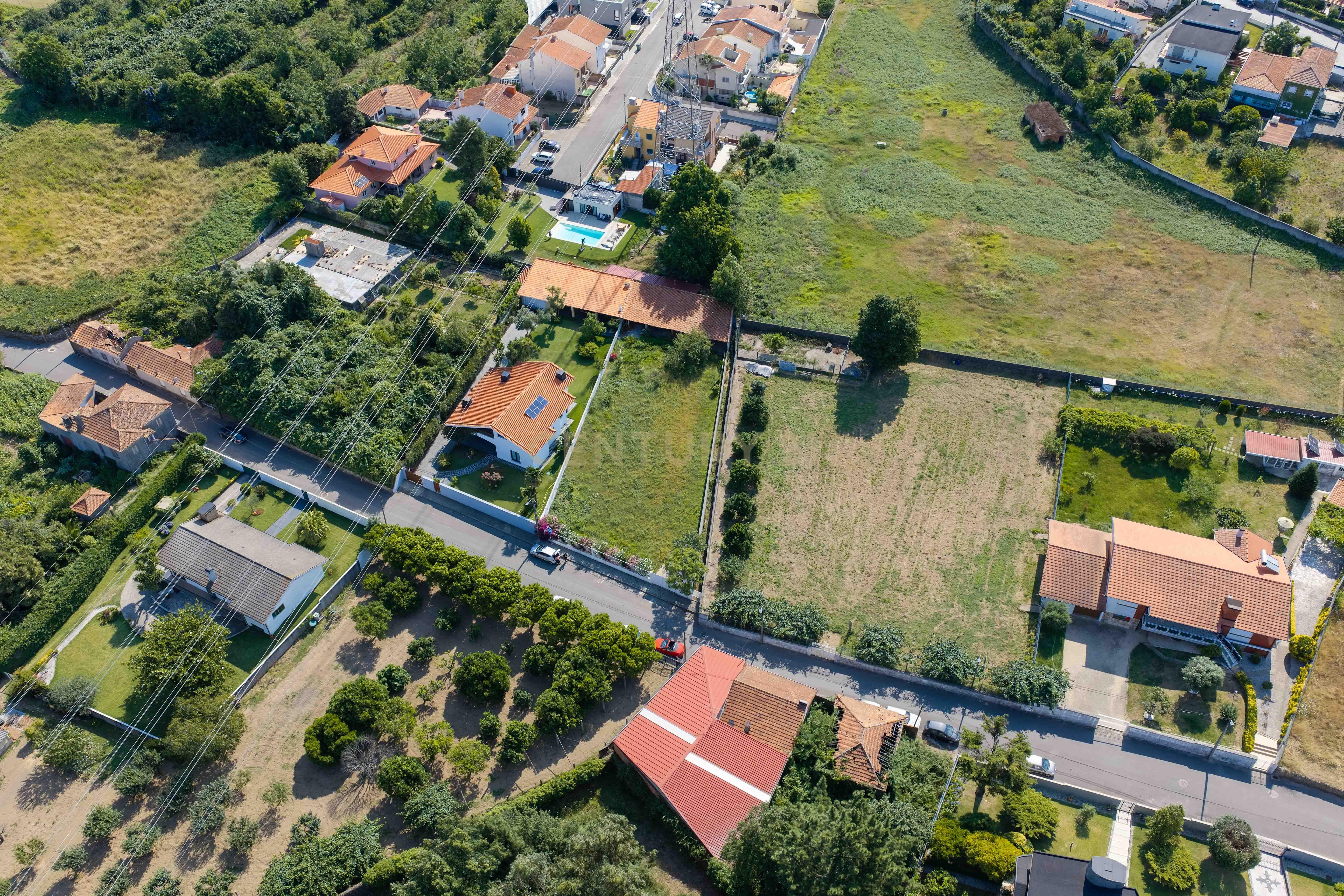 Fotografia 5 de Terreno para construção já vedado em 4 frentes