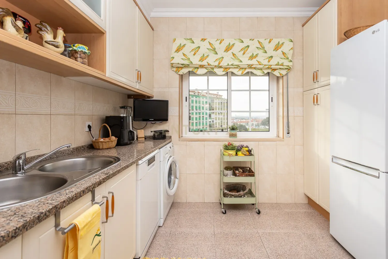 Apartamento T4 c/Arrecadação - Torre da Marinha - Image 13