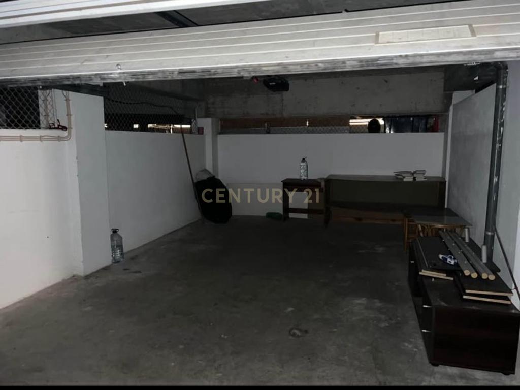 NÃO PERCA ESTA GRANDE OPORTUNIDADE!  GARAGEM EM BOX DE GRANDES DIMENSÕES COM 25M2 MUITO BEM LOCALIZADA EM SILVES PRÓXIMA DE TODAS AS COMODIDADES E SERVIÇOS. - Image 1