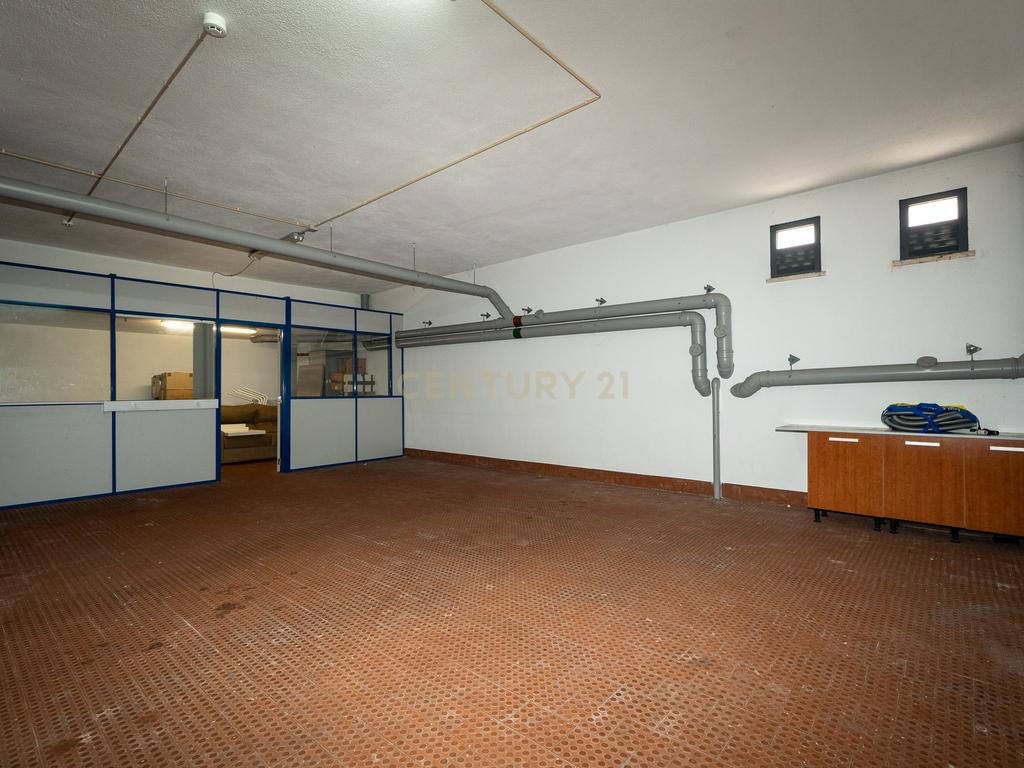 Apartamento de tipologia T3, com 2 varandas, 2 WC e box para 4 viaturas, situado no Jardim da Amoreira - Ramada em Odivelas. - Image 54