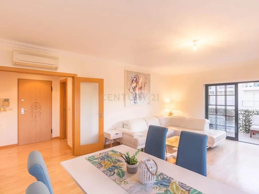 Apartamento Moderno em Carcavelos com Vista e Proximidade à Praia - Image 2