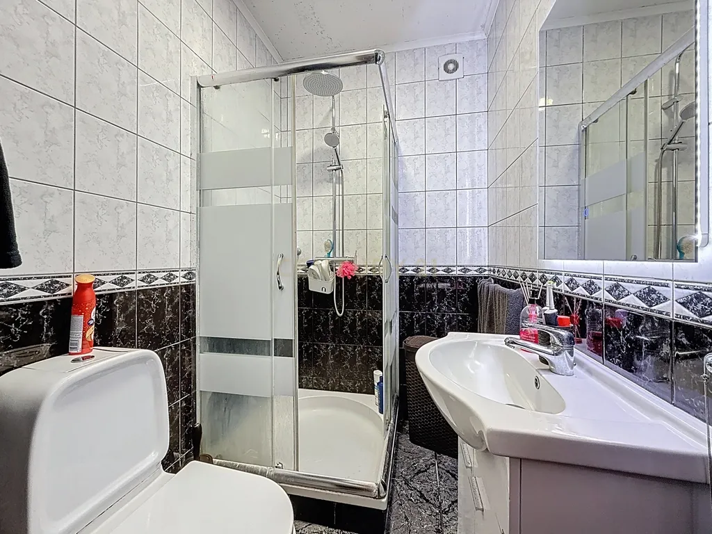 Moradia Moderna e Funcional no Coração da Vila de Nordeste - Image 7