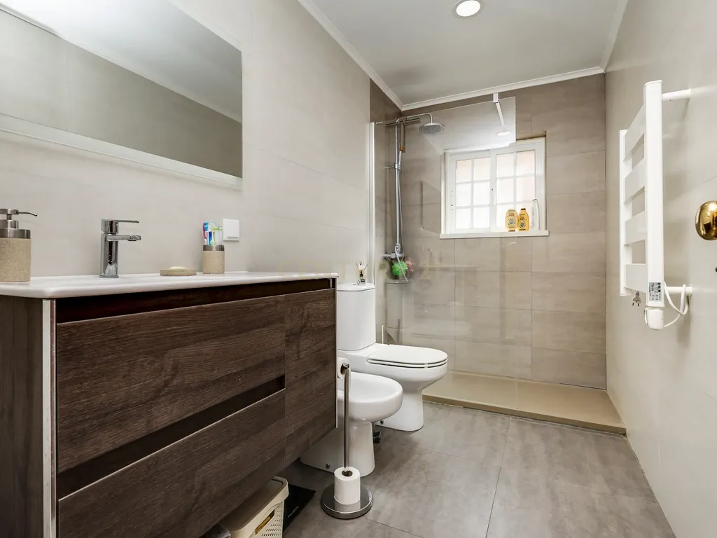 Andar de Moradia T2 com espaço exterior - Image 22