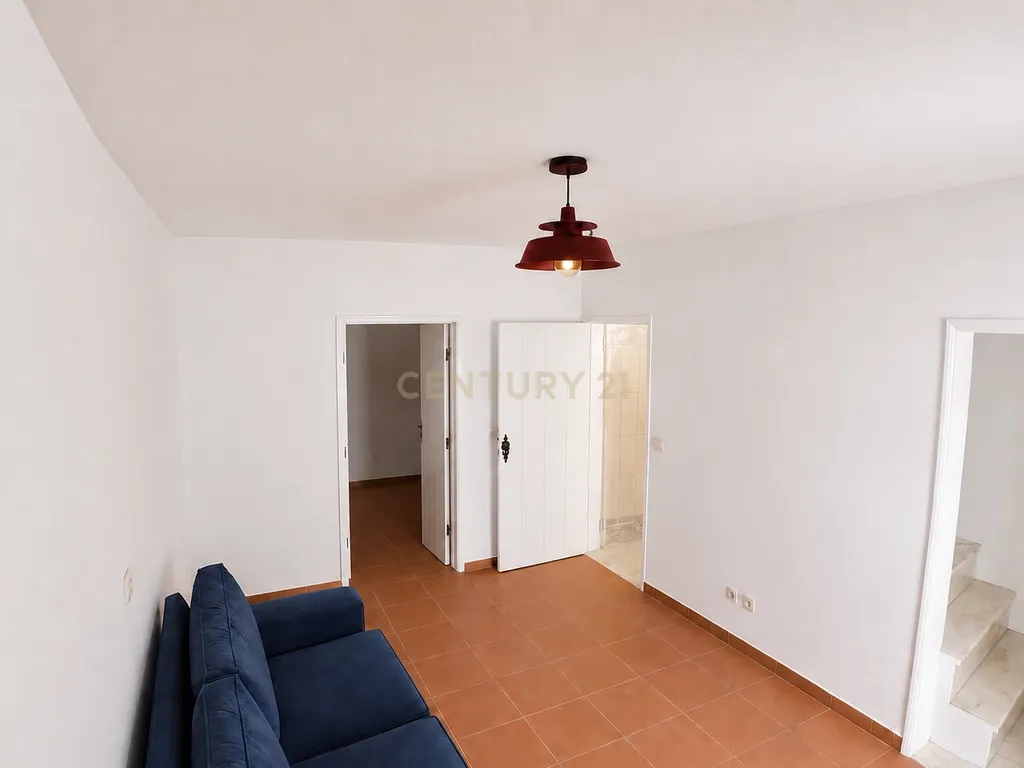 Moradia T3 Totalmente Reabilitada com Terraço Panorâmico de 360º sobre a Cidade de Estremoz. - Image 13