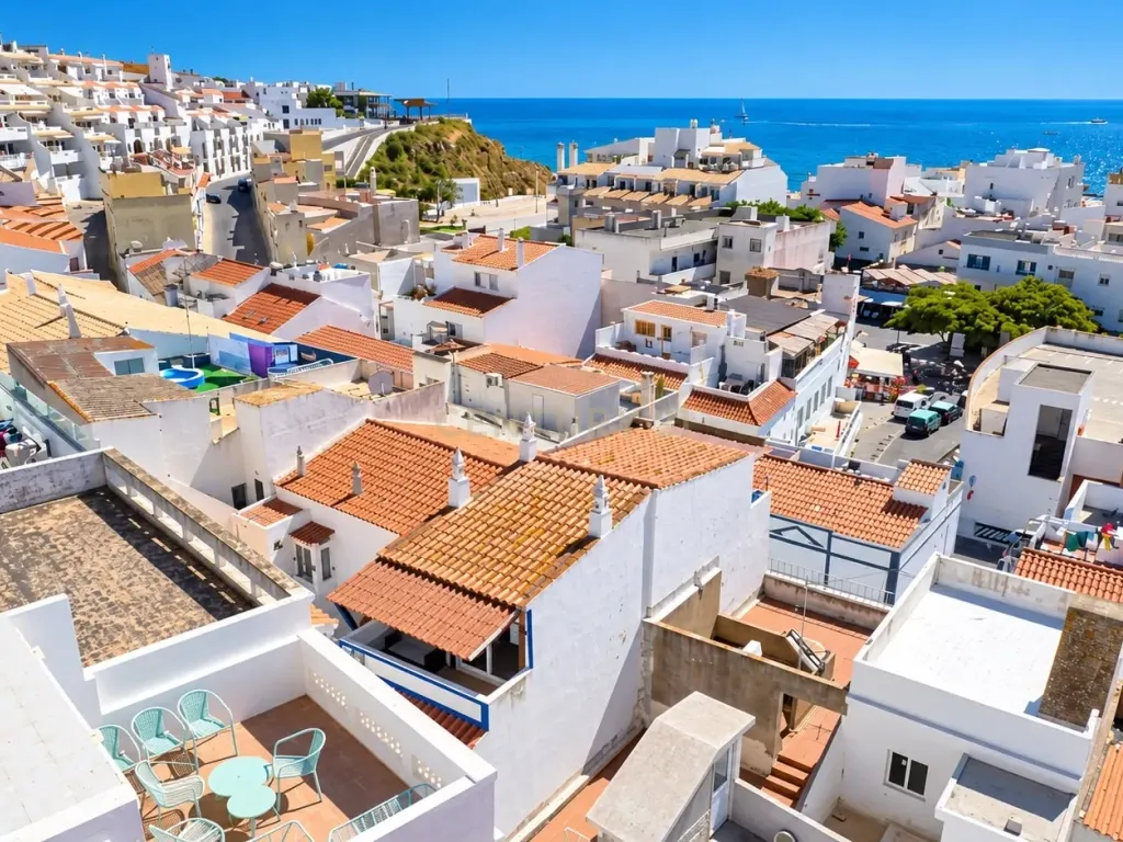 Moradia T3 renovada no centro histórico de Albufeira /200 metros da praia - Image 6