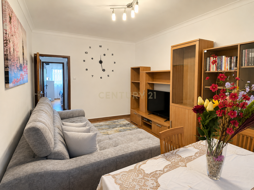 Apartamento T2 com terraço junto à Escola Secundária de São Pedro da Cova - Image 1