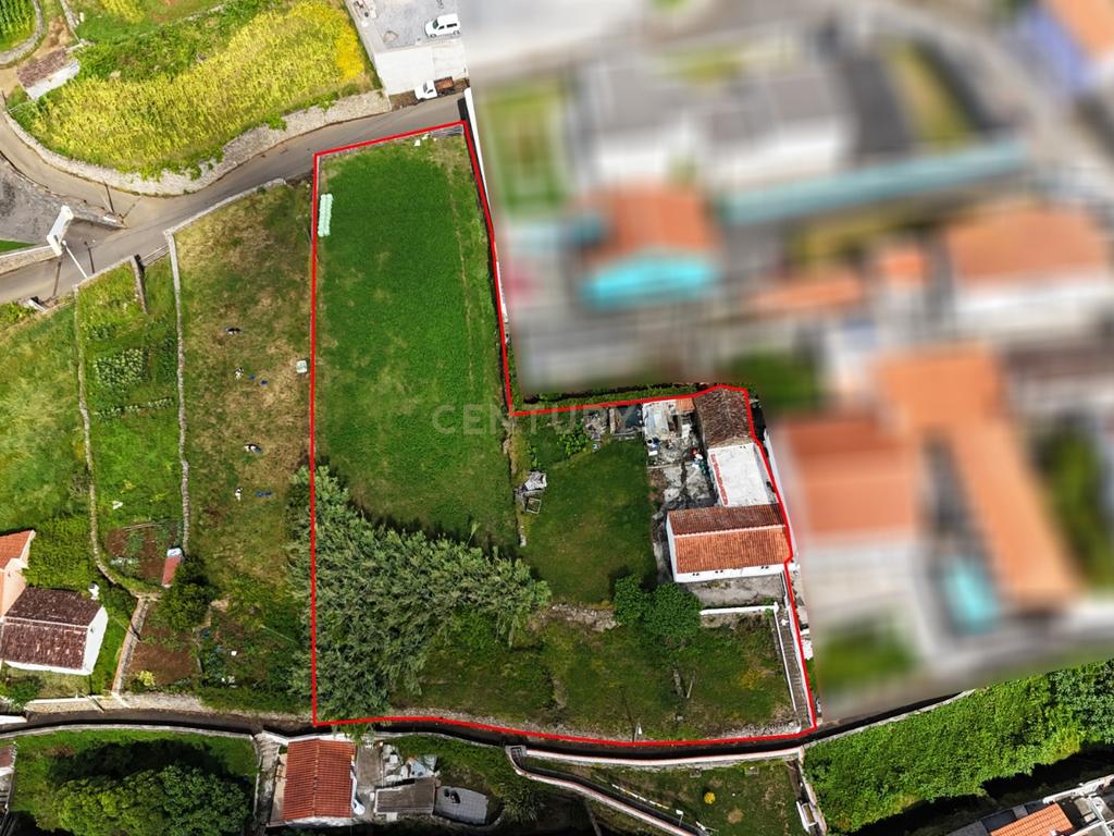 T2 com Terreno para Construção — Ideal para Projeto Futuro - Image 6