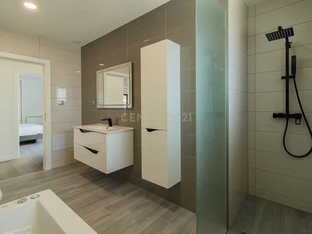 Propriedade Totalmente Renovada com Armazém/Garagem de Grande Dimensão e Piscina em Monte Real - Image 27