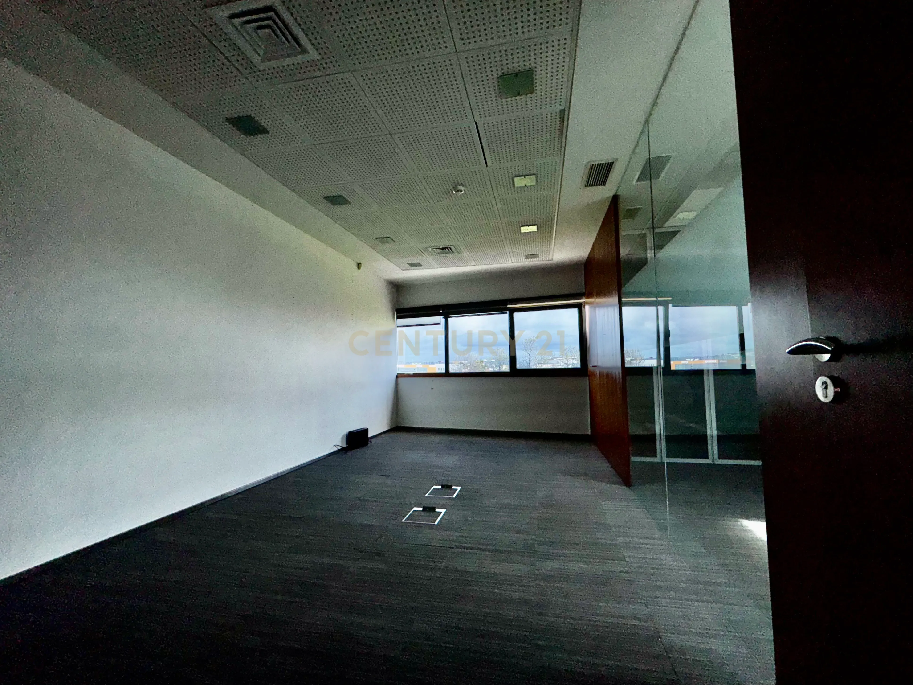 Escritório para Arrendamento no Pólo Técnico de Telheiras – 251 m² | 6 Salas | 5 Estacionamentos - Image 13