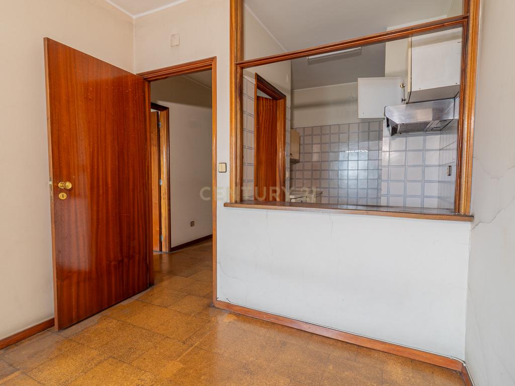 Apartamento T1 em Braga, na União das freguesias de Maximinos, Sé e Cividade em Braga para recuperar - Oportunidade Única! - Image 7