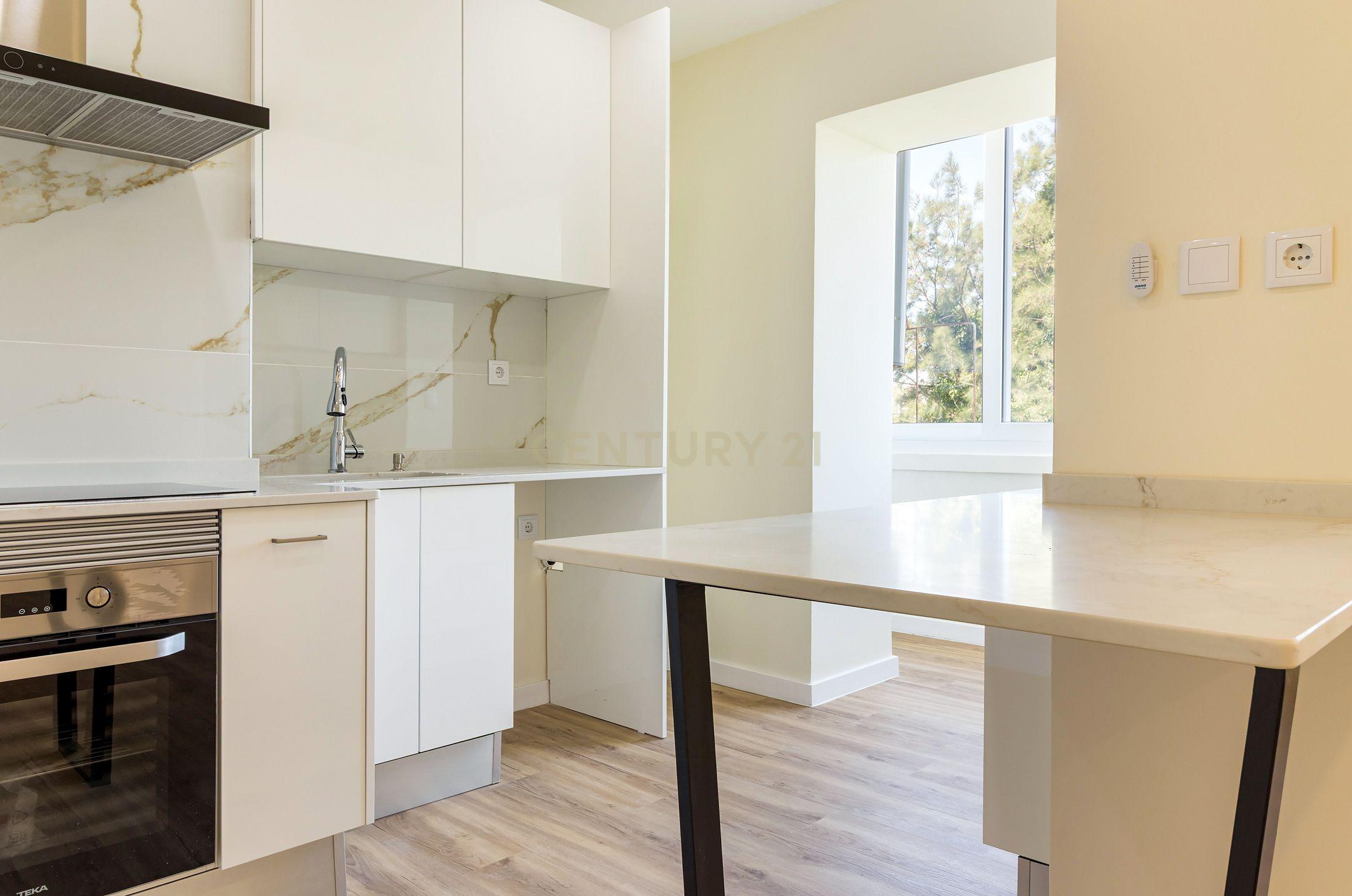 Fotografia 2 de Apartamento T4 integralmente renovado em Alvalade, Lisboa. Em Venda!