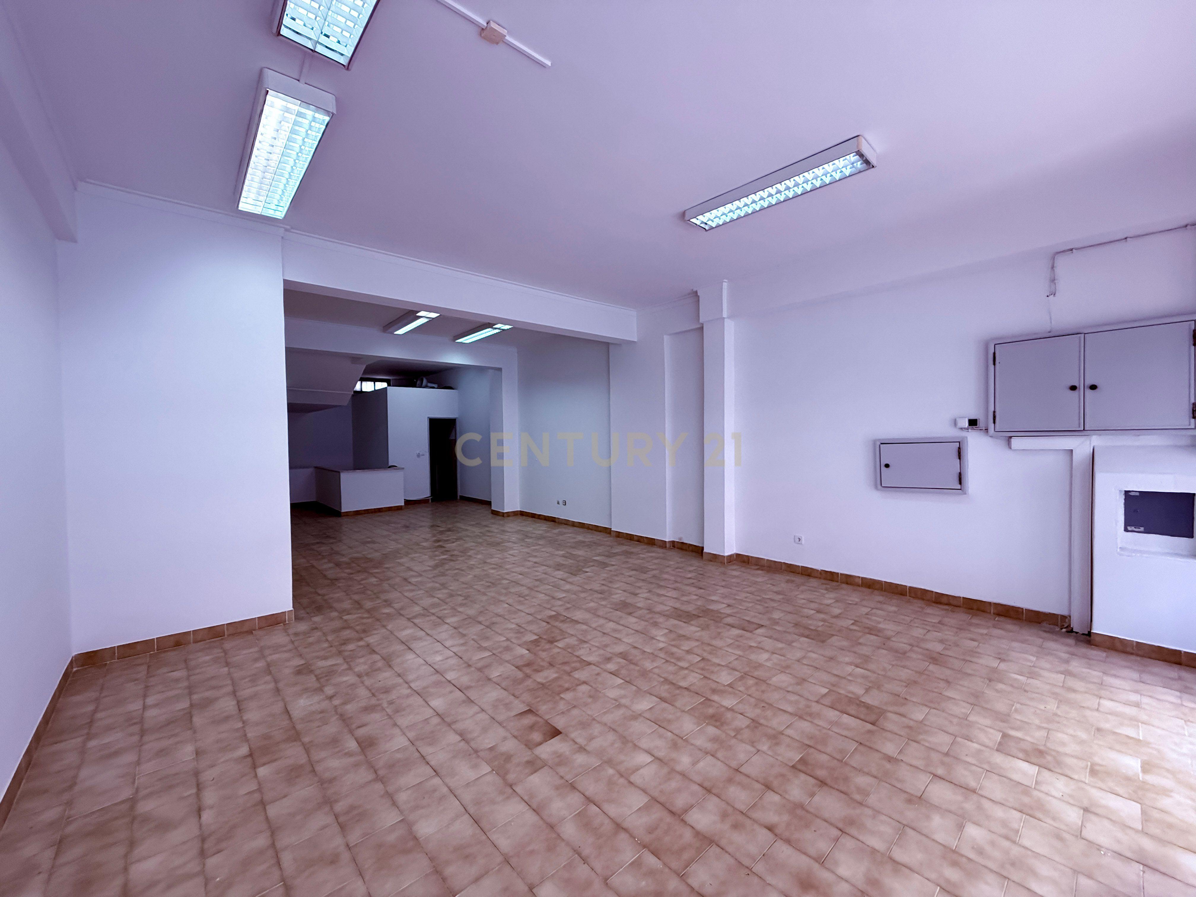 Fotografia 6 de Loja no Casal de São Brás, Amadora - 170m² por 1100€