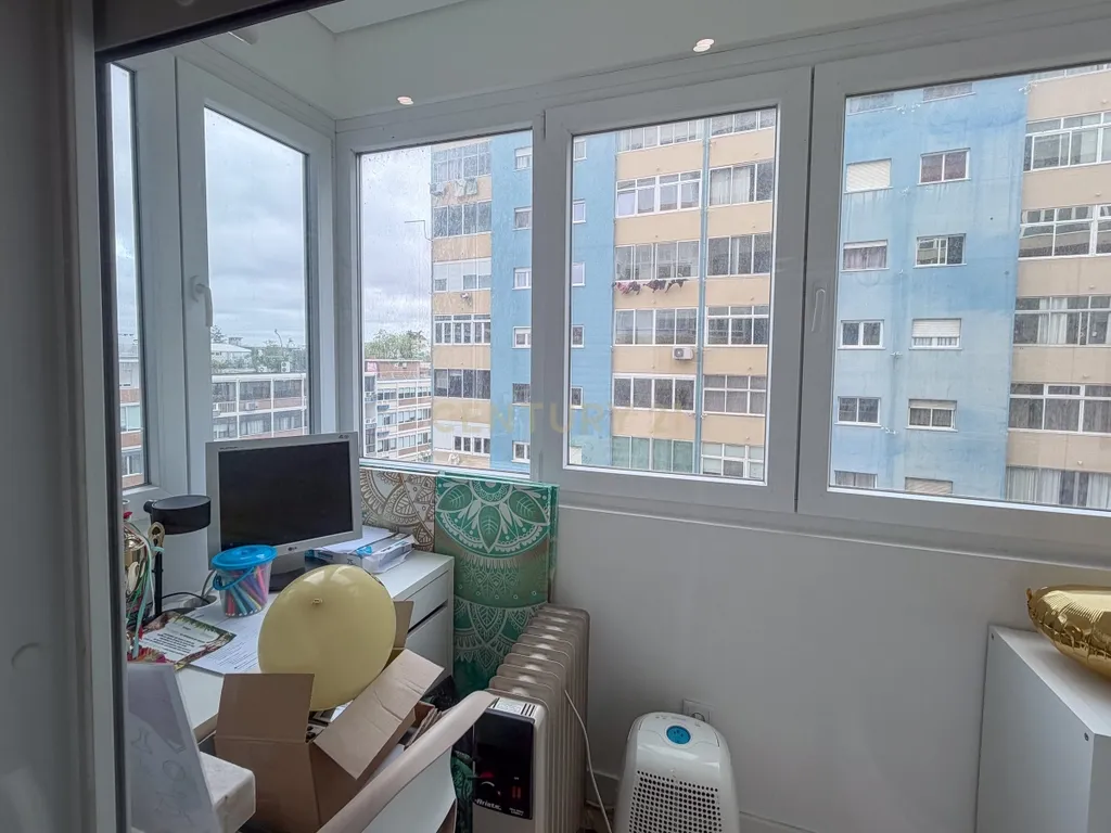 T3 Totalmente Remodelado com Vista Deslumbrante para o Rio Tejo — Cacilhas, Almada - Image 37