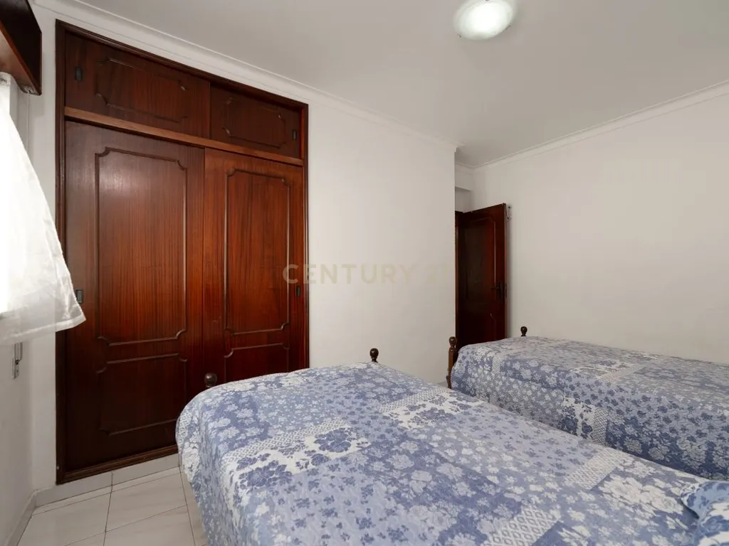 Apartamento T2 em Monte Gordo – Rua Pedonal, a poucos metros da praia - Image 18