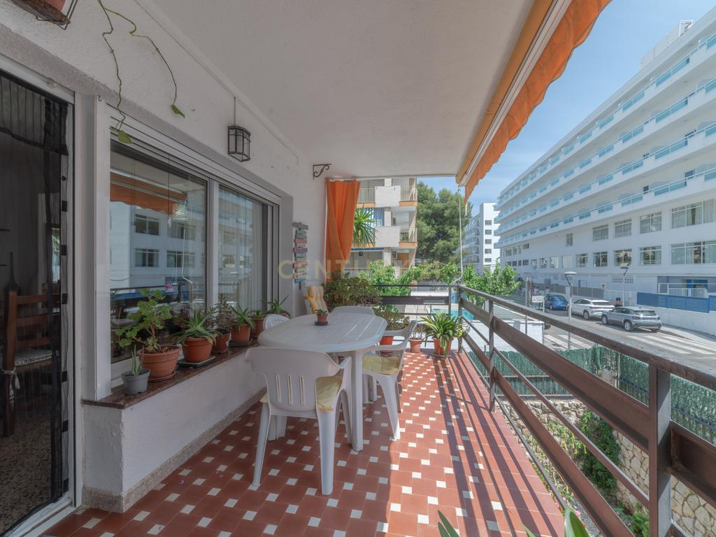 Oportunidade de Investimento em Salou – Apartamento com Licença Turística e Duas Varandas - Image 1