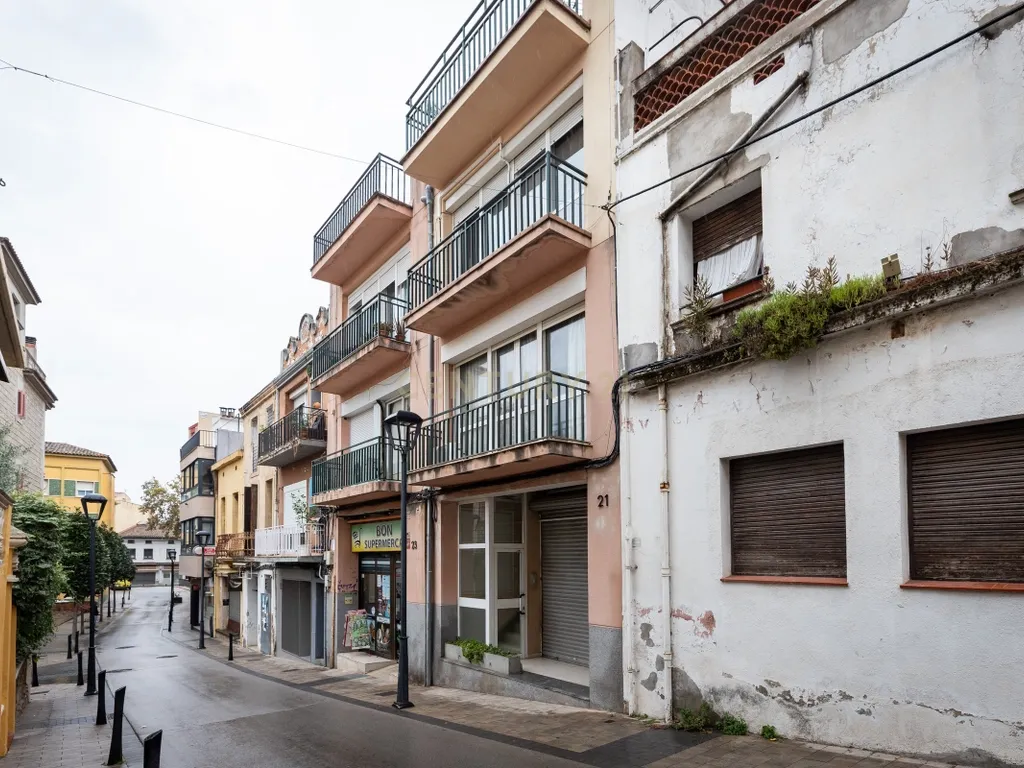 Pis lluminós reformat al centre de Llinars del Vallès - Image 22