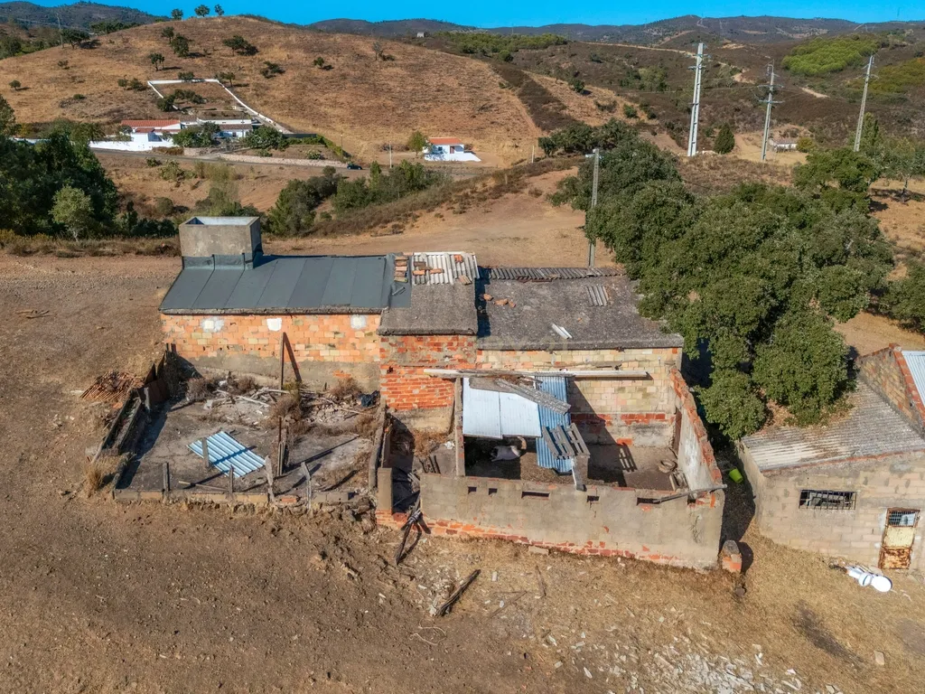 Ruína com Terreno ideal para Habitar ou Investir | São Brás de Alportel - Image 2