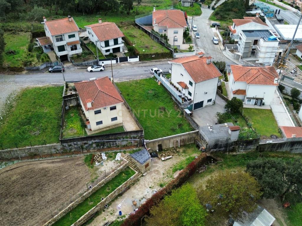 Terreno Urbano com 319 m2 em Fonte Arcada - Image 4